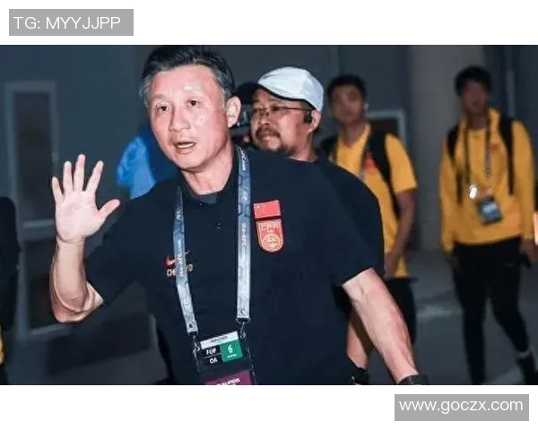 深圳篮球队整体压制革新探讨：从战术到团队协作的全面升级之路