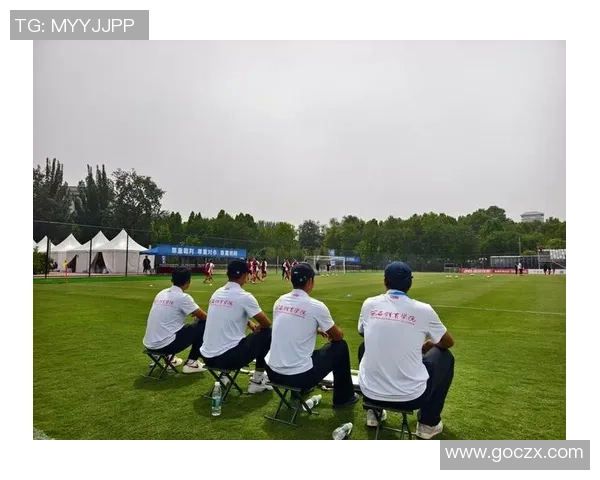 足球明星携手助力公益活动展现运动精神与社会责任 足球明星携手助力公益活动展现运动精神与社会责任